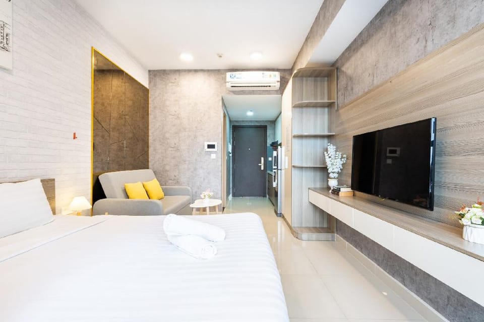 Infinity Pool Signature-Highfloor-Pool&Netflix Apartment in Ho Chi Minh City