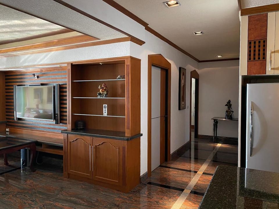 sqm210 Beachfront Luxury just 15 mins from City Apartment in Pattaya City