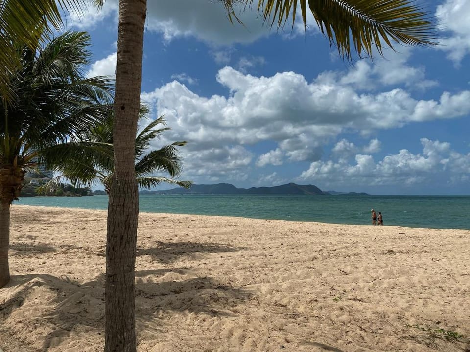 sqm210 Beachfront Luxury just 15 mins from City Apartment in Pattaya City