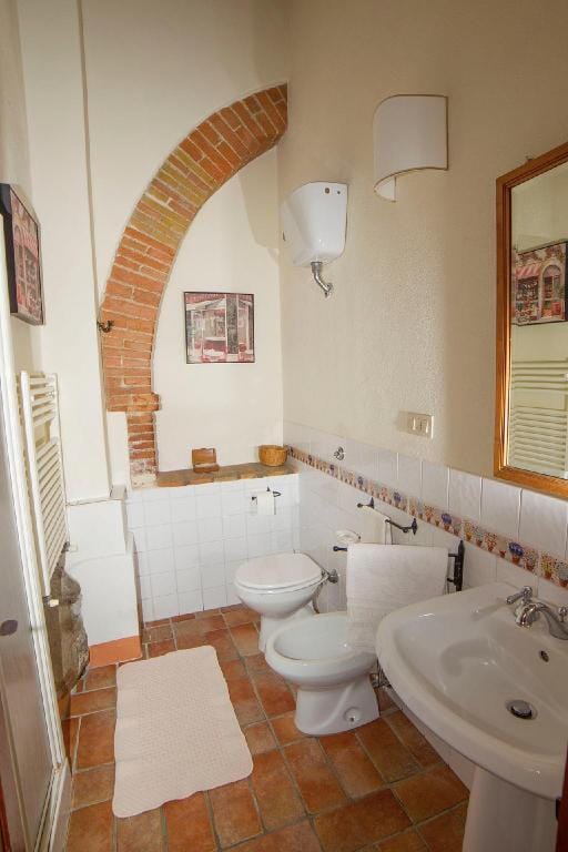 Large apartment in old stone farmhouse with pool Apartment in Tuscany