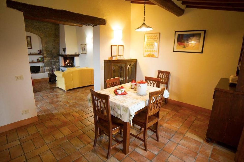 Large apartment in old stone farmhouse with pool Apartment in Tuscany