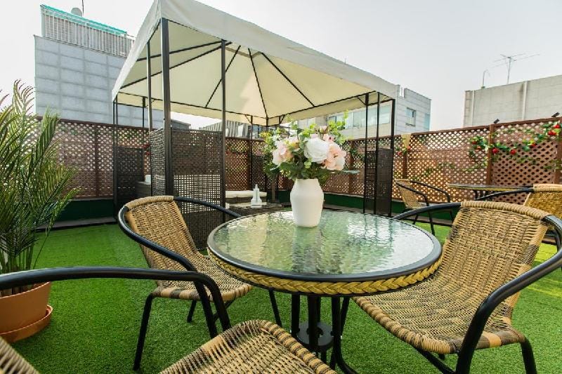 Sweet Memory#1 Hongdae Stn.5min /1BR Apt & Rooftop Vacation rental in Seoul