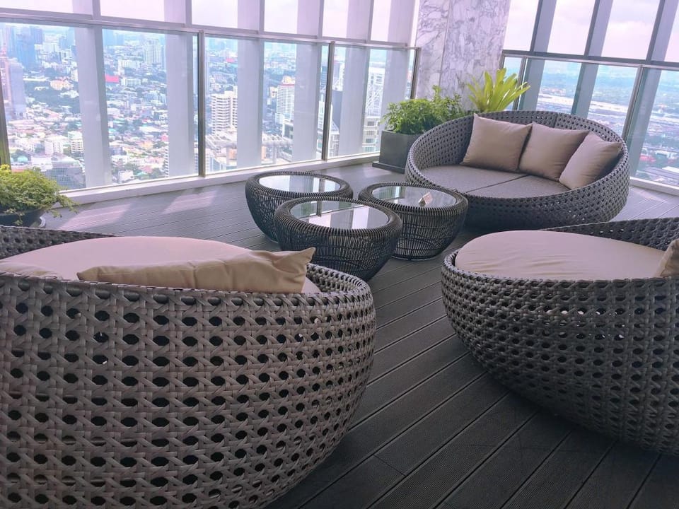 28th Fl/Sky pool luxury condo/BKK CBD/BTS/EM zone Apartment in Bangkok