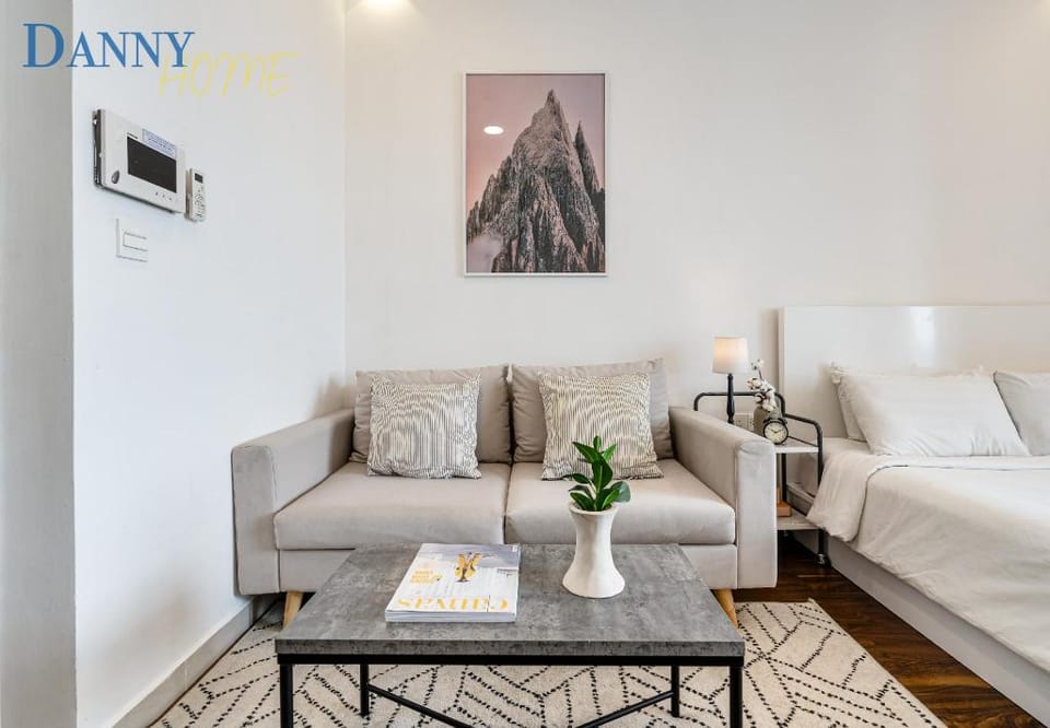 DannyHome1 - CBD APT, HIGH FLOOR Free Pool Apartment in Ho Chi Minh City
