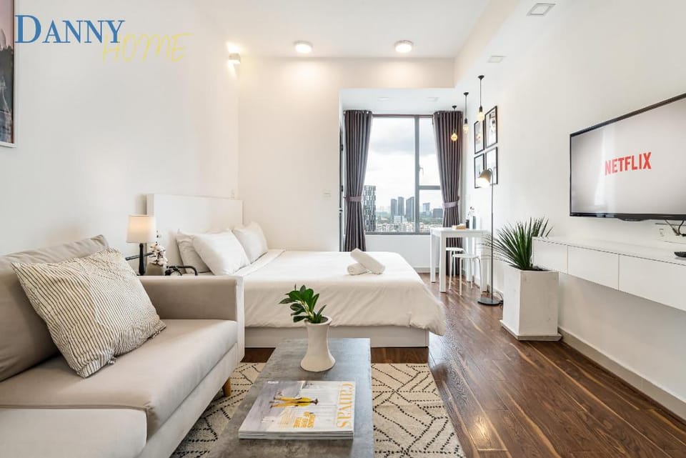 DannyHome1 - CBD APT, HIGH FLOOR Free Pool Apartment in Ho Chi Minh City