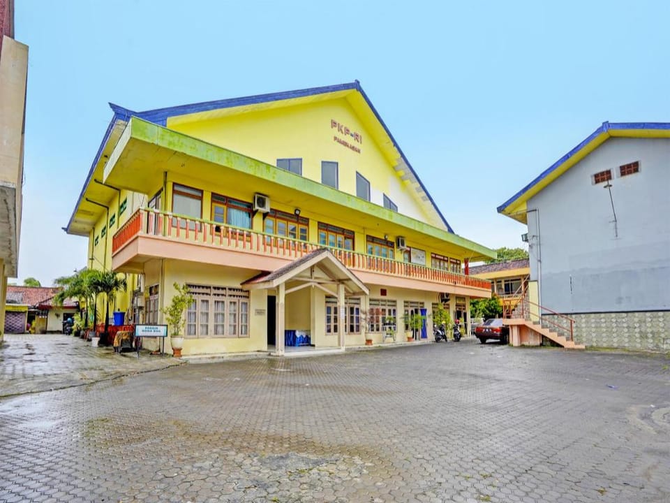 OYO 2708 Hotel Kemuning Syariah Hotel in East Java