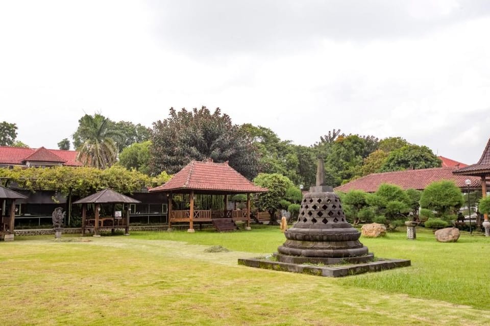 RedDoorz Plus @ Purwodadi Bed and Breakfast in East Java