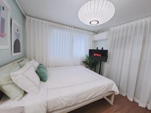 Sweet Memory#2 Hongdae Stn.5min /1BR Apt & Rooftop Vacation rental in Seoul