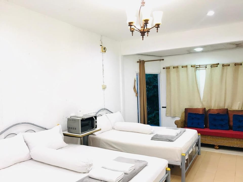 Juppy Hong Guesthouse  Apartment in Ko Chang