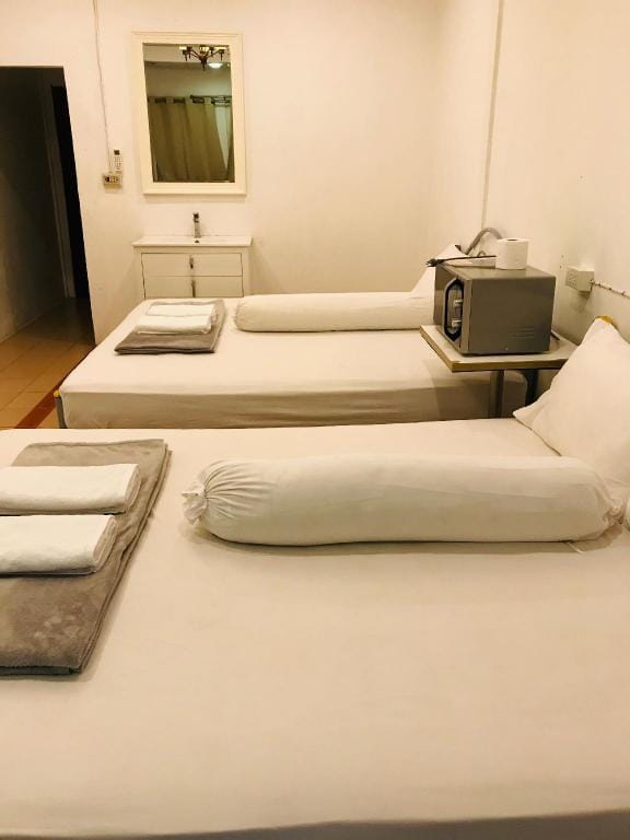 Juppy Hong Guesthouse  Apartment in Ko Chang