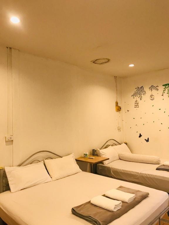 Juppy Hong Guesthouse  Apartment in Ko Chang