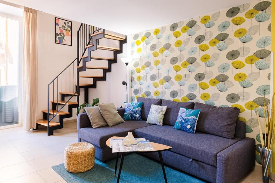 MONOLOCALE SU 2 LIVELLI IN CENTRO STORICO Apartment in Naples