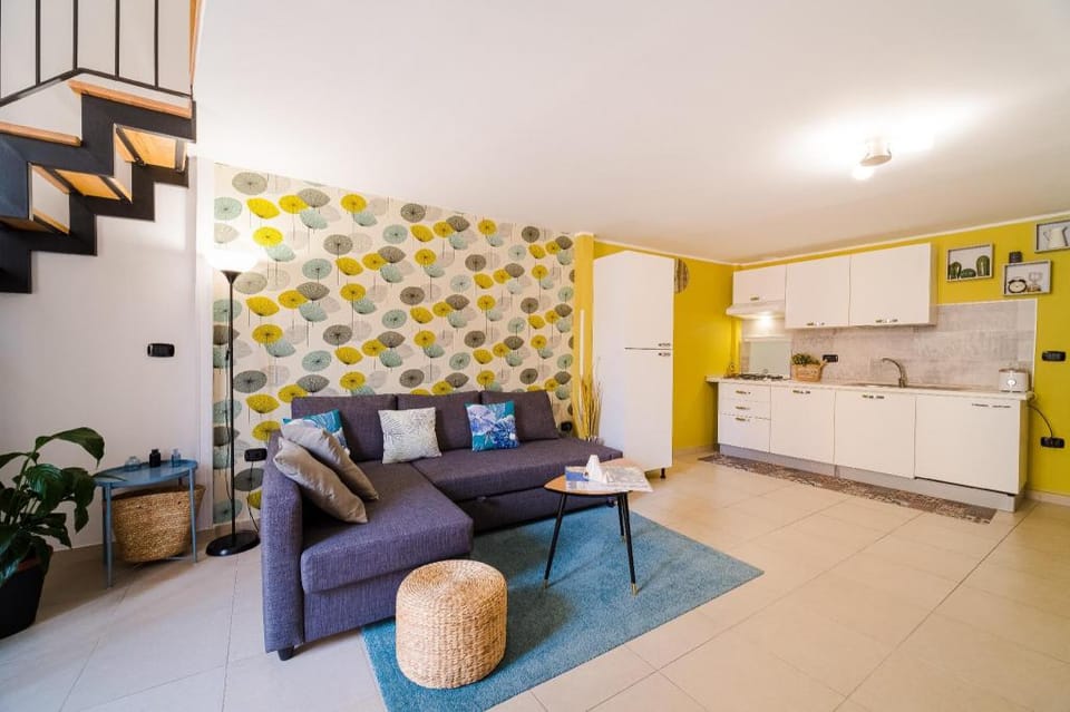 MONOLOCALE SU 2 LIVELLI IN CENTRO STORICO Apartment in Naples