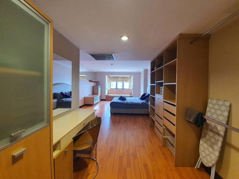 City Center 1BR 73 sq @ Omni Tower Nana Apartment in Bangkok