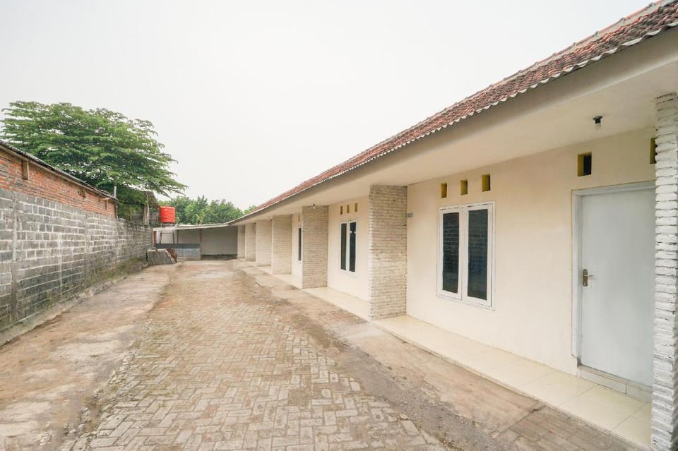 OYO 2937 Nindy Homestay 2 Vacation rental in East Java