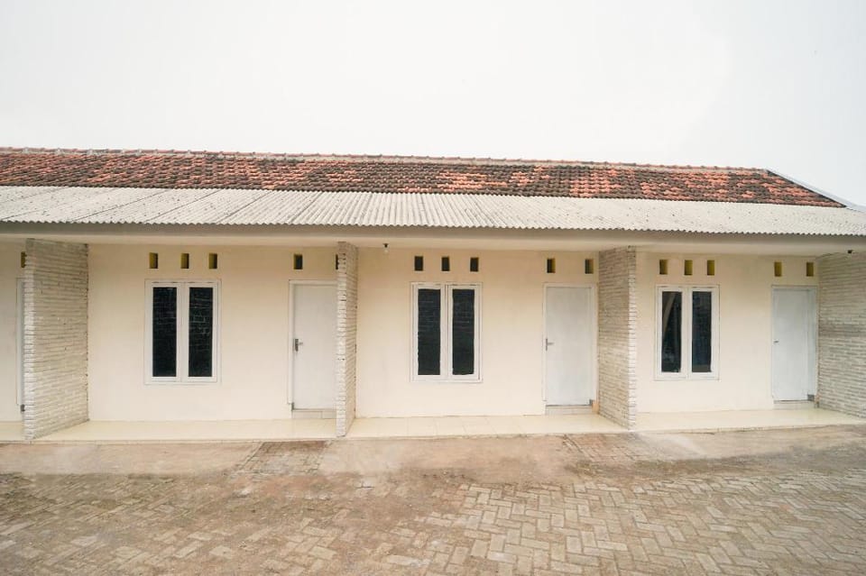 OYO 2937 Nindy Homestay 2 Vacation rental in East Java