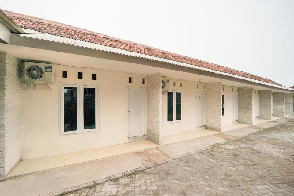 OYO 2937 Nindy Homestay 2 Vacation rental in East Java