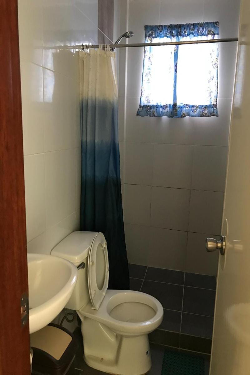 Jhunlyn Rooms for Rent Tagaytay Hotel in Tagaytay