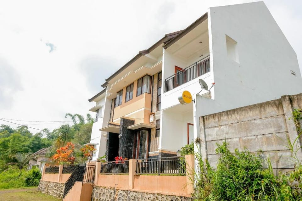 SPOT ON 3037 Sakinah Residence Hotel in Batu