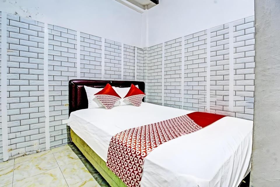 OYO 3012 Coupis Guesthouse Syariah Hotel in East Java
