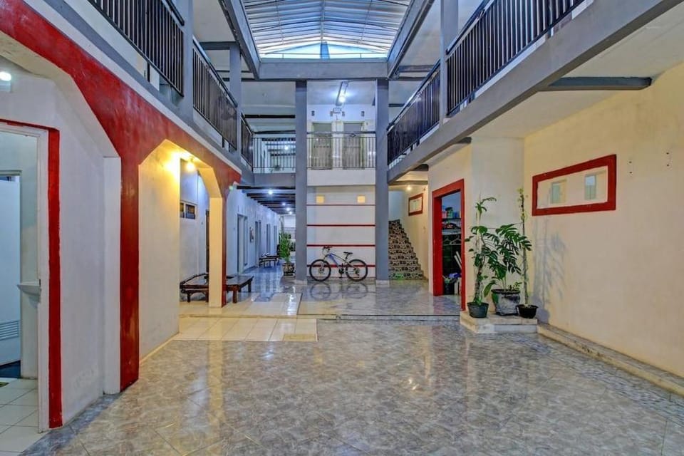 OYO 3012 Coupis Guesthouse Syariah Hotel in East Java