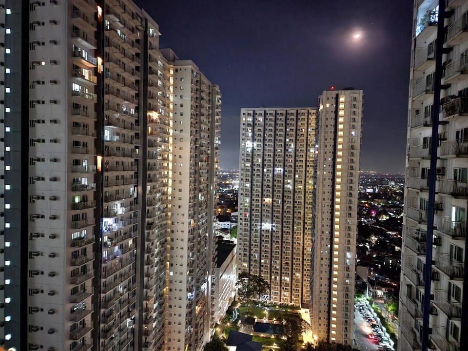 High-Tech Studio @ Grass Residences -2persons only Apartment in Quezon City