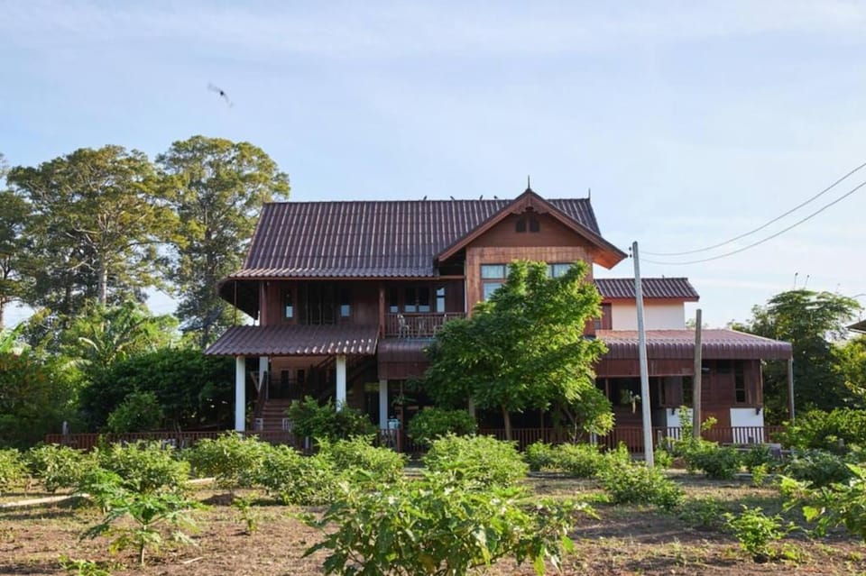 (D-Day) Baan Klangsuan , Private room for 4 pax Vacation rental in Laos