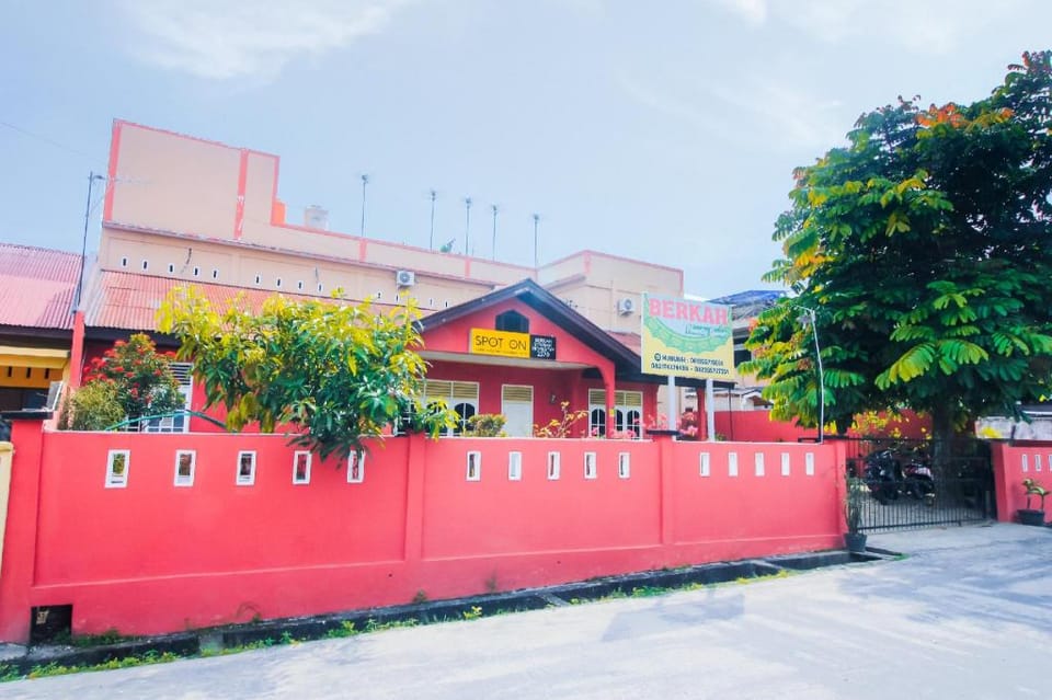 SPOT ON 2370 Berkah Homestay Syariah Hotel in West Sumatra, Indonesia