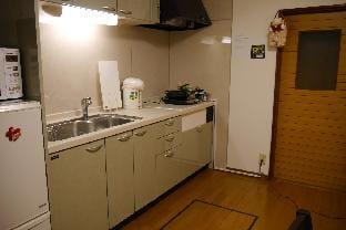 10mins train to Namba .4 mins walk to  stn. 4 bedrooms japanese style house . 2-8ppl Vacation rental in Osaka