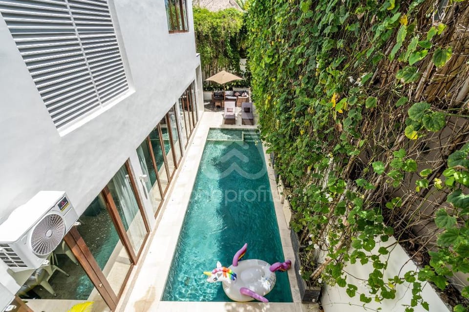 Villa Blanca by Hombali Villa in North Kuta