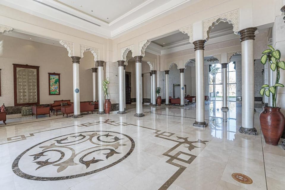 Luxurious 1BR in Palms with Private Beach Access Apartment in Dubai