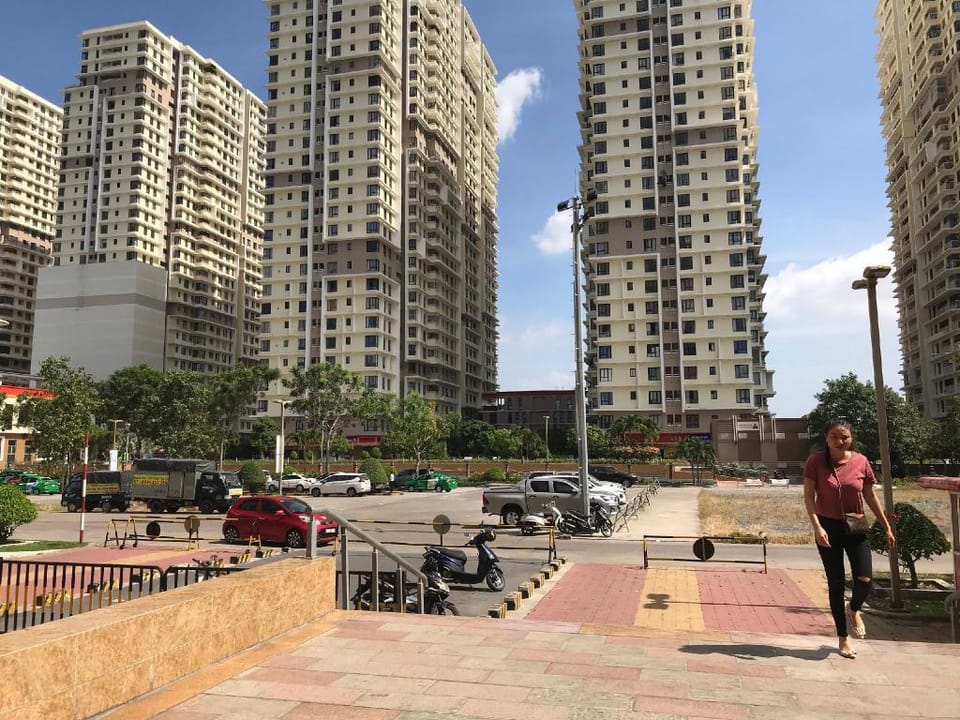 6.b1 eratown near Phu My Hung , gym and pool Apartment in Ho Chi Minh City