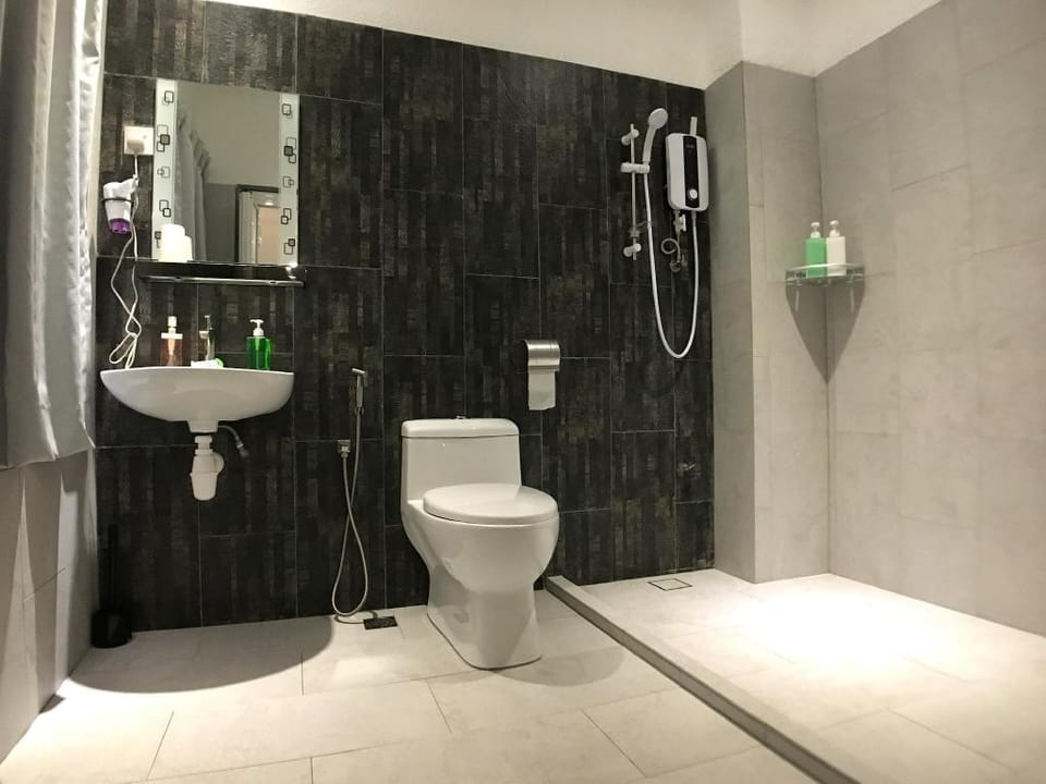 Deluxe Family Suites at Gurney (iBook9) (4 pax) Vacation rental in George Town