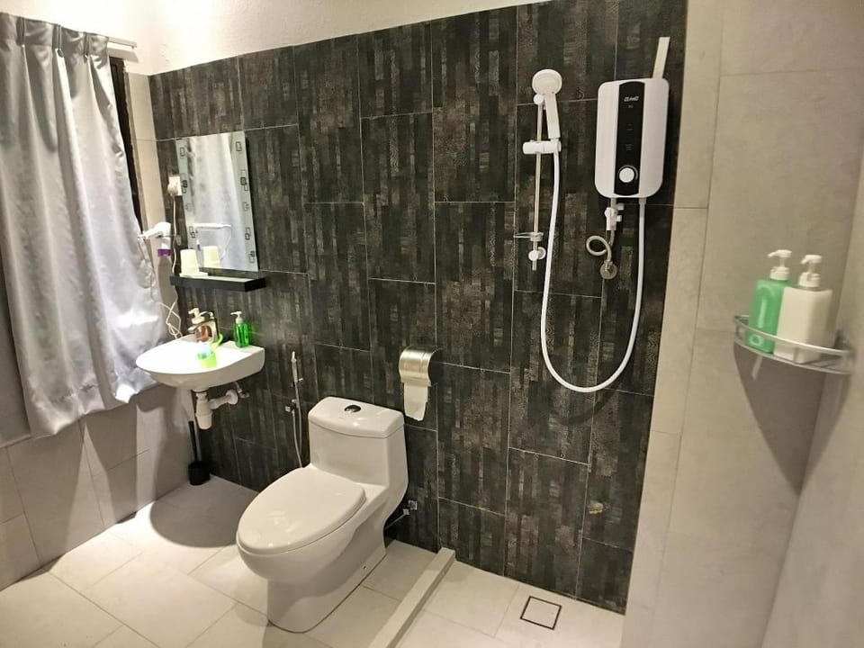 Deluxe Family Suites at Gurney (iBook9) (4 pax) Vacation rental in George Town