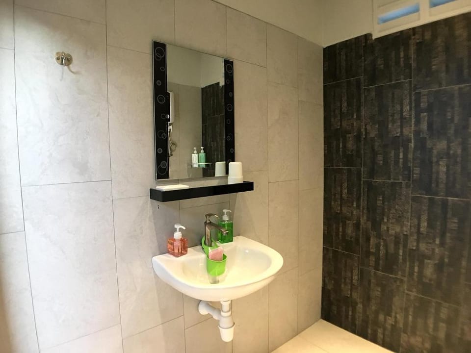 Deluxe Loft Suites with Balcony (iBook10) (2 Pax) Vacation rental in George Town