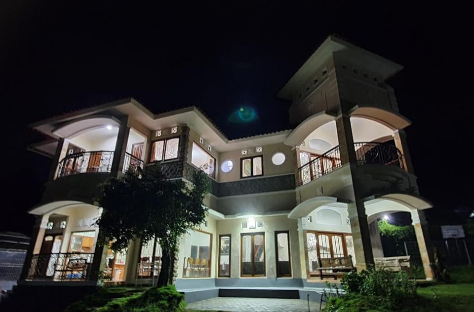 Villa Dahlia Villa in Batu