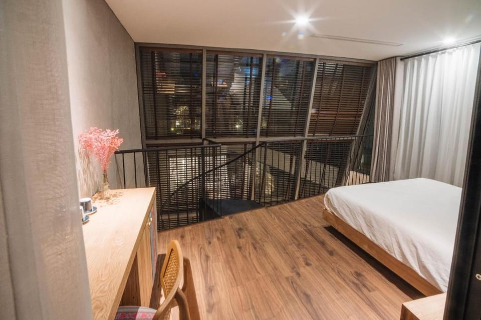 Stylish 100m2 Duplex in Hoan Kiem  2 BR w Tub  Apartment in Hanoi