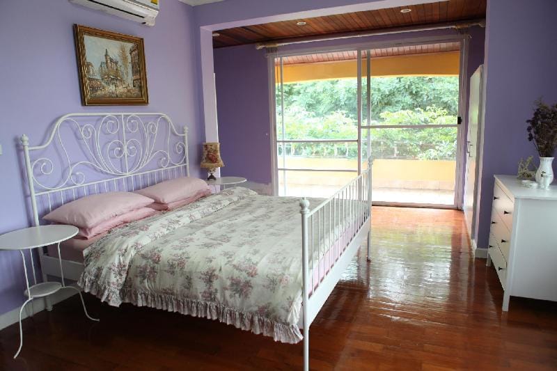 Luxury Mediterranean Holiday House - 300m to beach Vacation rental in Pattaya City