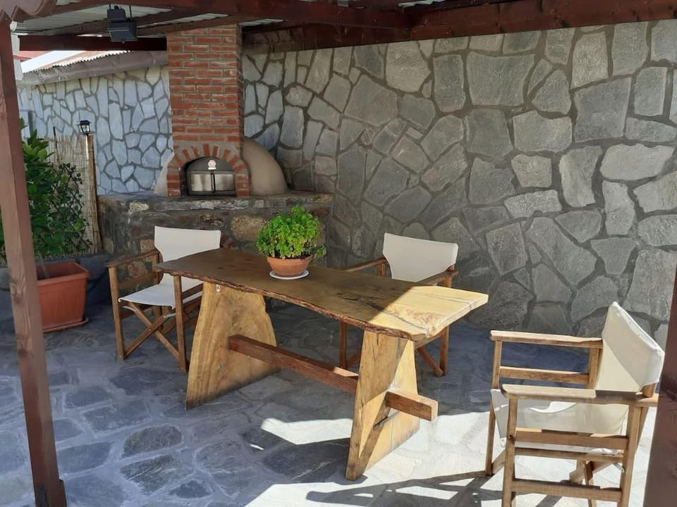 Grandpa's house & Coffee-shop Apartment in North Macedonia