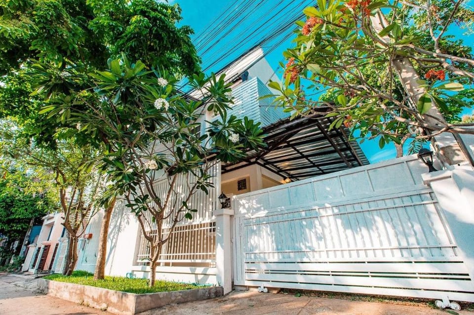 Private Cozy House in City with small garden Vacation rental in Chiang Mai