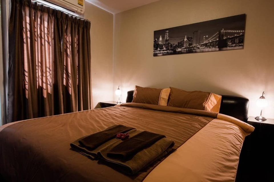 Private Cozy House in City with small garden Vacation rental in Chiang Mai