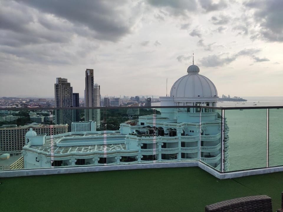 Wong Amat Tower best sea view33 Apartment in Pattaya City
