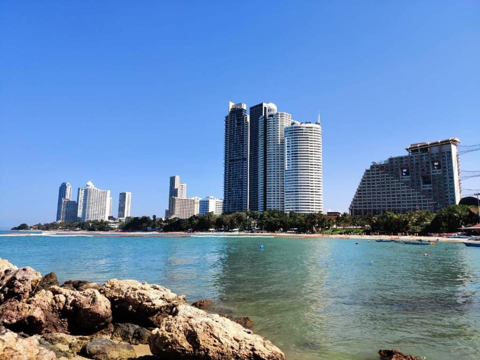 Wong Amat Tower best sea view33 Apartment in Pattaya City