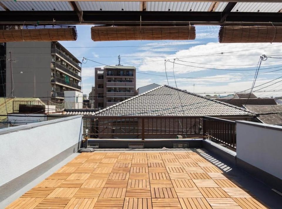 Private ensuite bed / direct airport villa Villa in Osaka