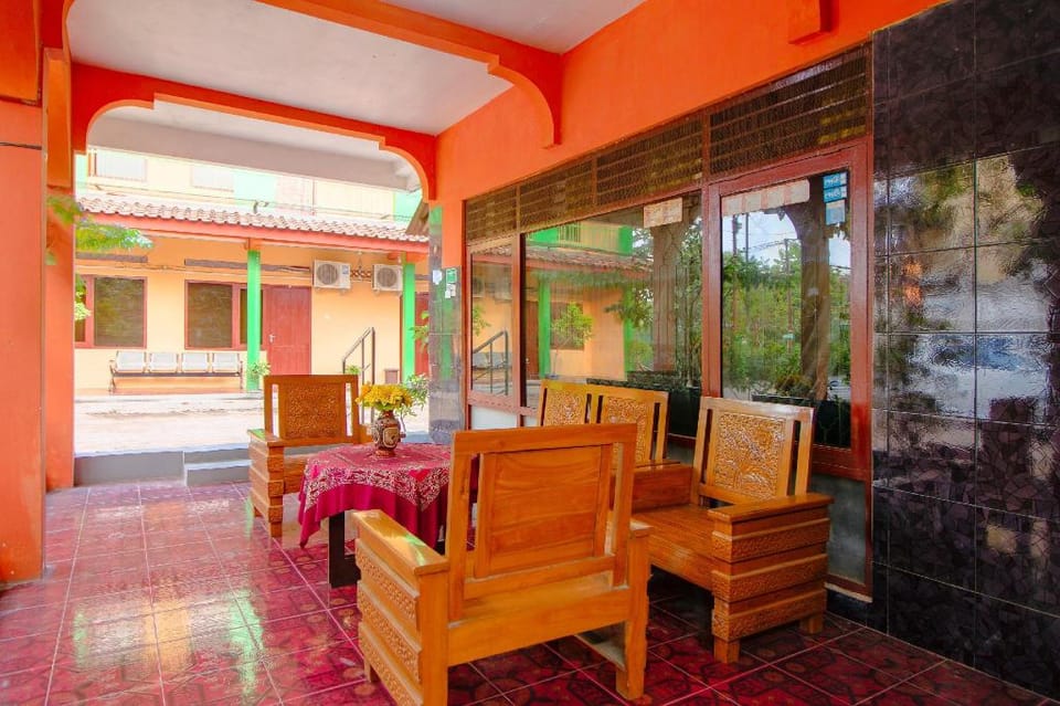 Super OYO 1788 House 24 Hotel in Yogyakarta