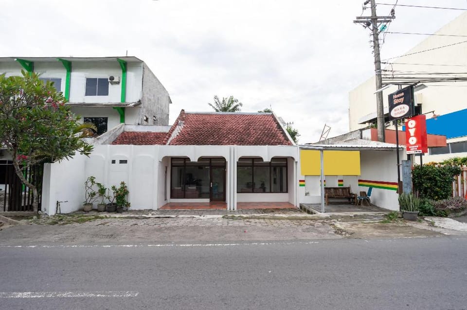 OYO 2454 Wanawiyata Homestay Hotel in Special Region of Yogyakarta