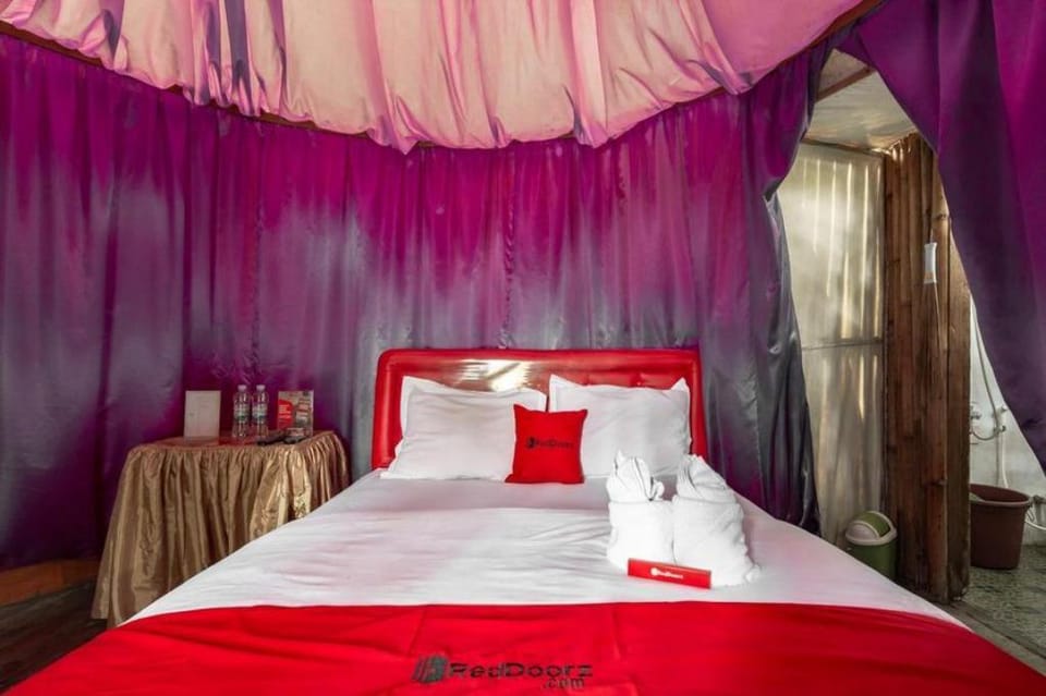 RedDoorz @ Apache Camp Campground/ 
RV Resort in Batu