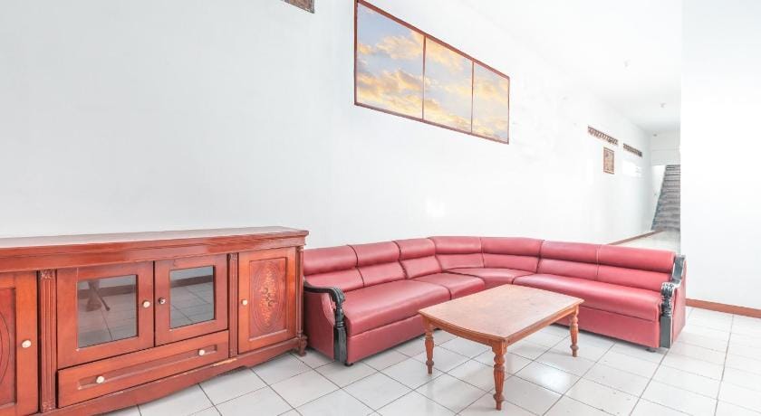 OYO Life 3047 Gita Kencana Hotel in West Java