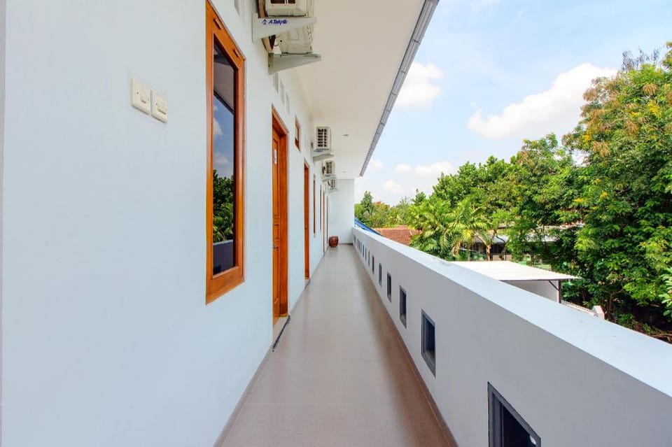 OYO Living 2217 Permana Guesthouse Syariah Hotel in Special Region of Yogyakarta