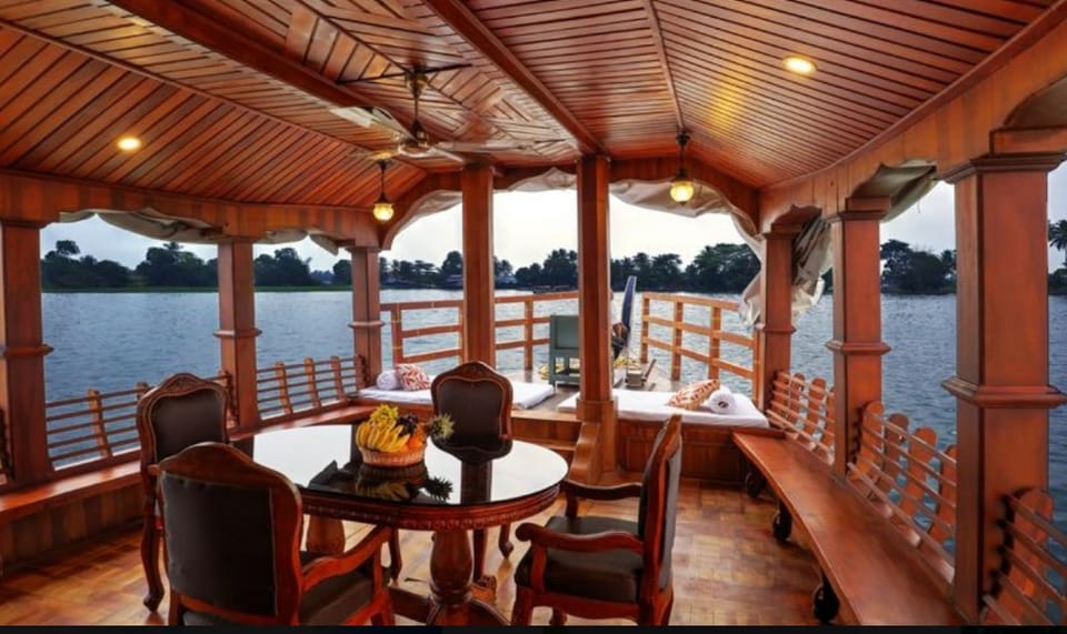 Best Kerala Houseboat Hotel in Alappuzha